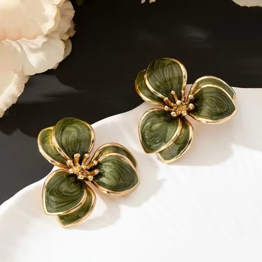 Beautiful Green Vintage Style Flower Stud Earrings Z133